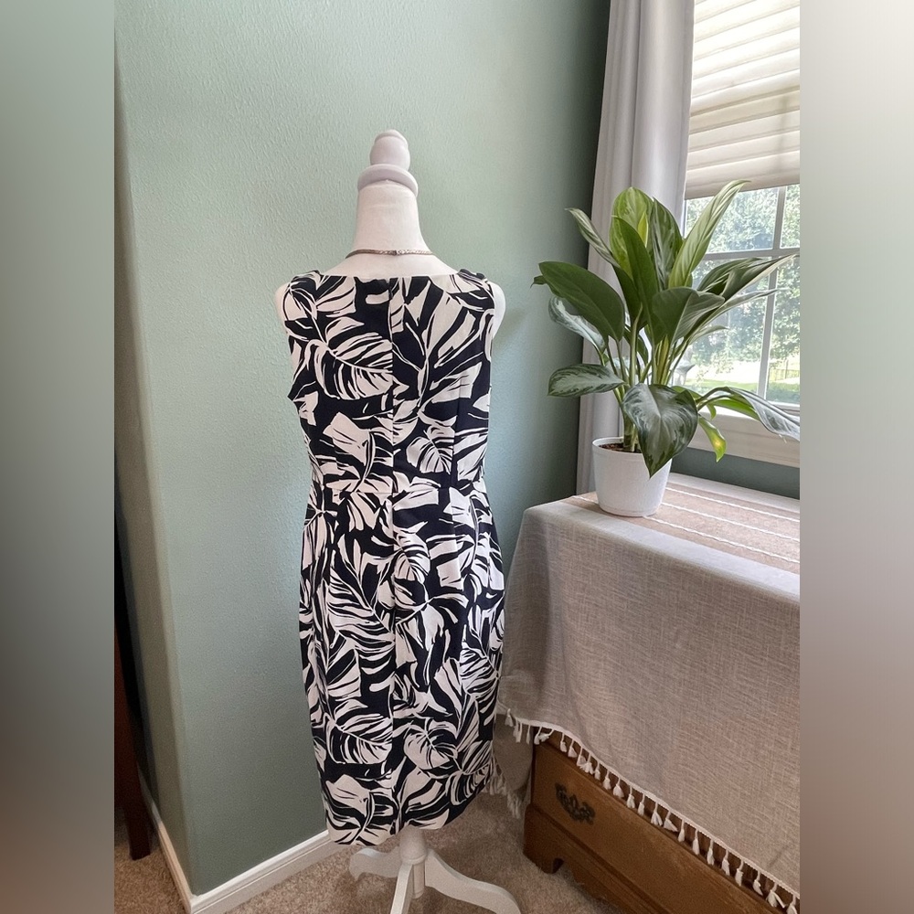 Ann Taylor Navy & White Leaf Pattern Dress - Sz 8P - Picture 3 of 11